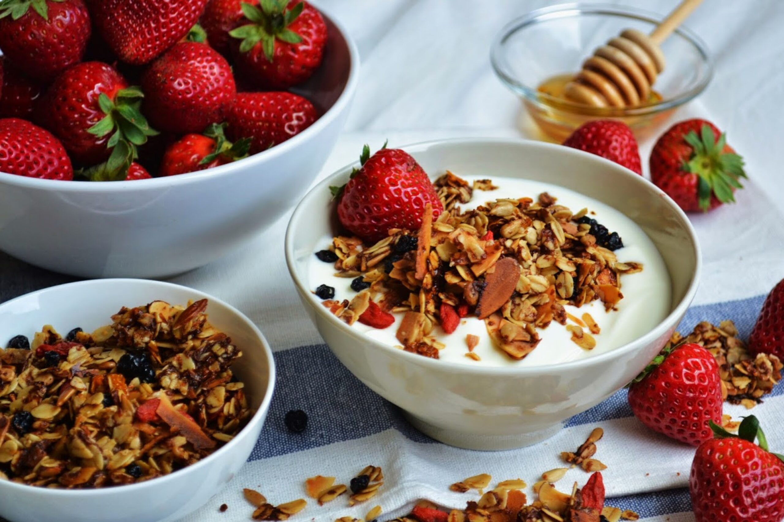 Greek yogurt parfait with berries